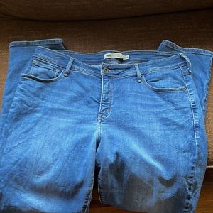 Women's Levi’s 512 skinny leg jean